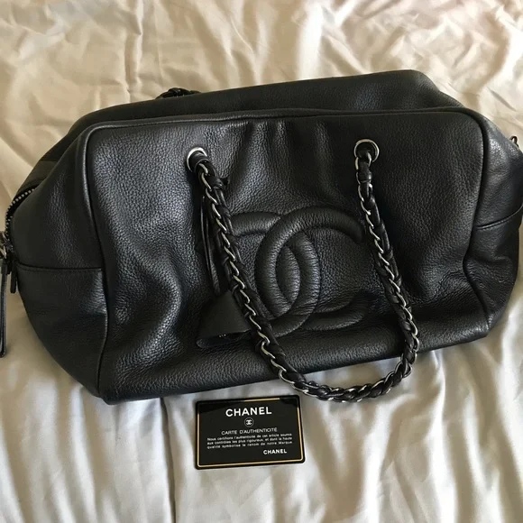 Chanel Deerskin Zipped Tote - Picture 2 of 15